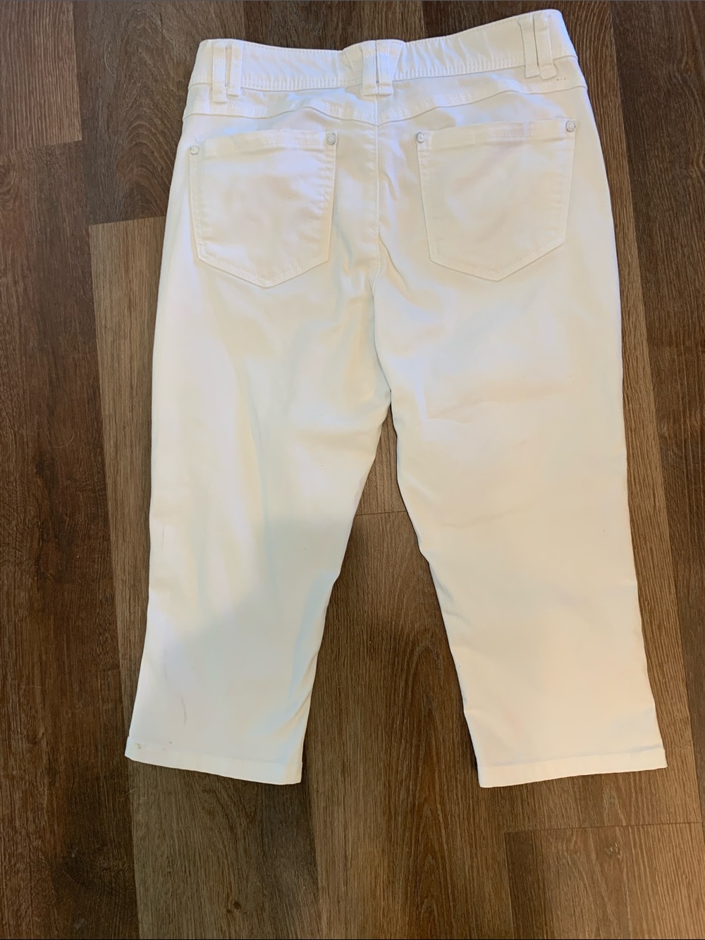 Wit & Wisdom White Cropped Ankle Jeans